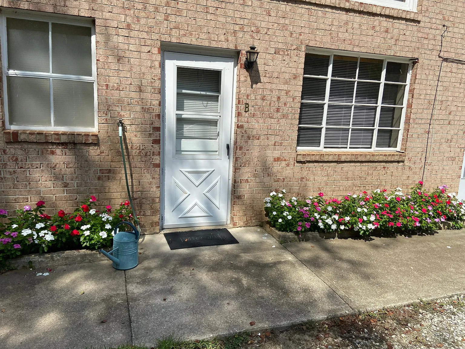 15 Woodfern Cir — Photo 2