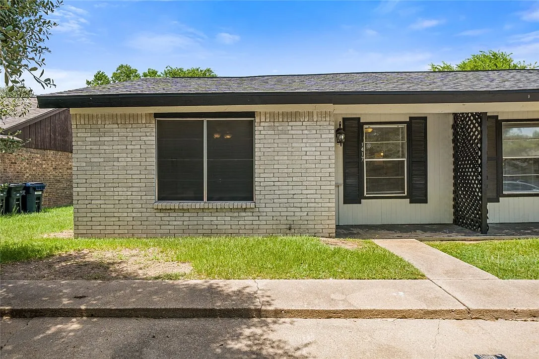 2 bed, 969 sqft, $1,275 — Photo 1