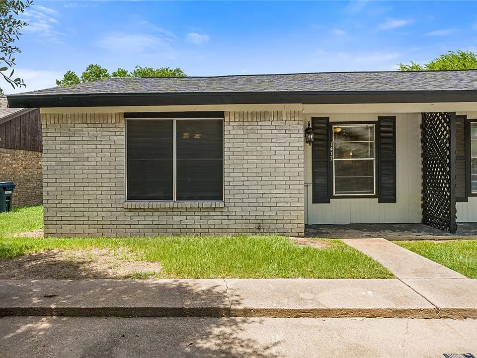 1417 Hillside Dr