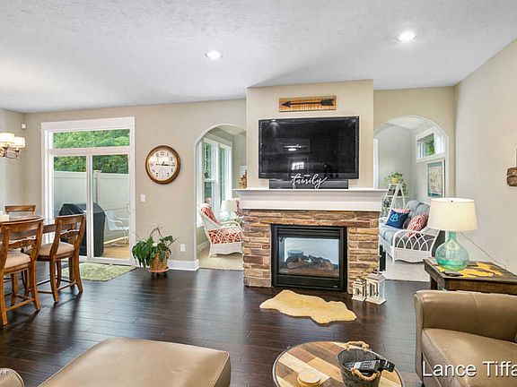 5th image of 517 W Abbey Mill Dr SE
