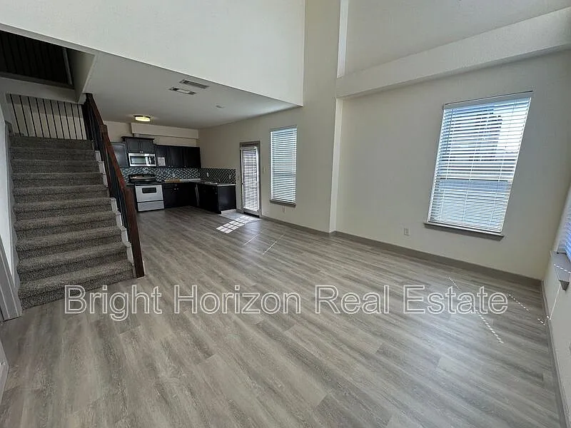 3 bed, 2.0 bath, 1520 sqft, $1,890 — Photo 3