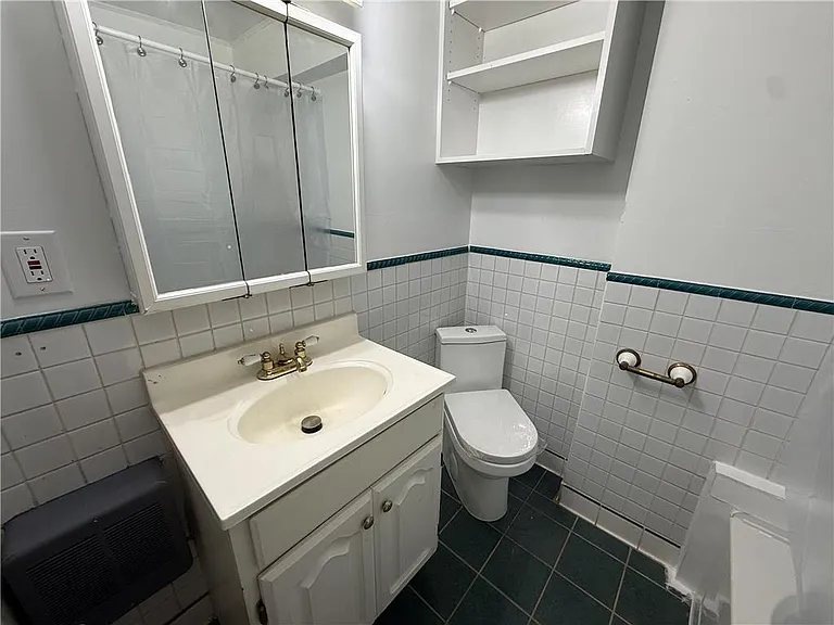 1436 Poplar St — Photo 8