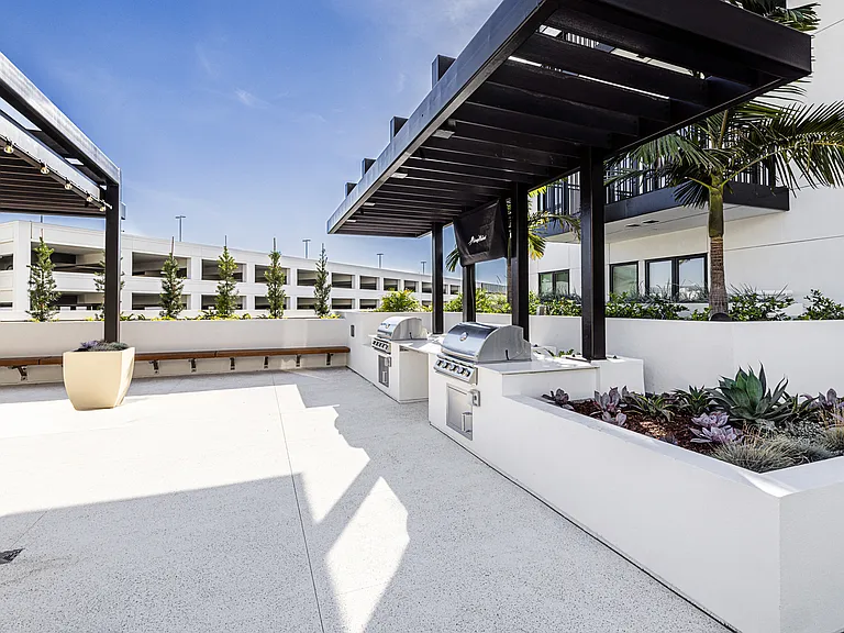 Hollywood Park Residences — Photo 37