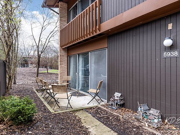3rd image of 5938 Greenview Rd