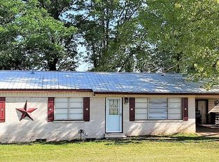 907 Centerhill Rd, Linden, TX 75563