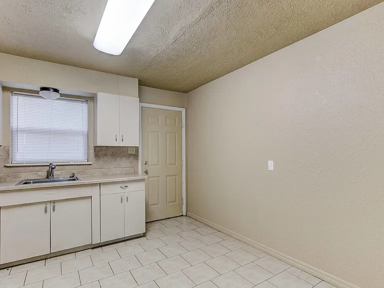 4172 NW 23rd St — Photo 14