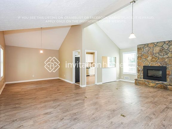 4th image of 2965 Creek Park Dr