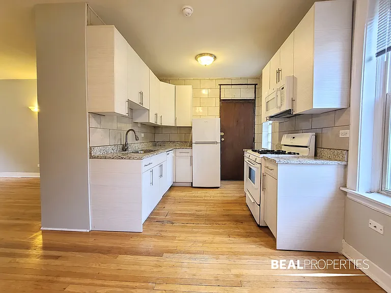 4225 Paulina — Photo 14