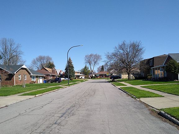 4th image of 48 Meadowbrook Dr