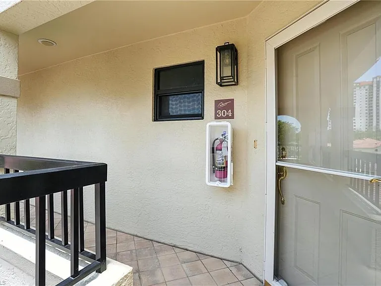 7032 Pelican Bay Blvd #E-304 — Photo 4