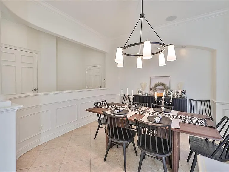 602 Saxony Blvd — Photo 15