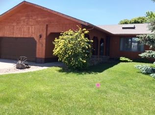 102 Wagon Trail Dr, Ogallala, NE 69153