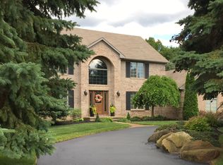 1844 W View Trl, Howell, MI 48843