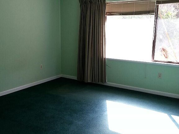 5th image of 625 Larch Ave
