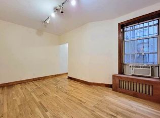 417 W 43rd St #1W, New York, NY 10036