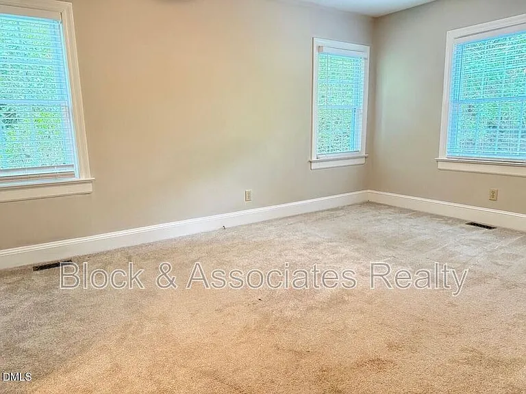 2667 Davis St — Photo 27