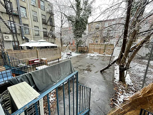 Rented by Tapiro Realty | media 11