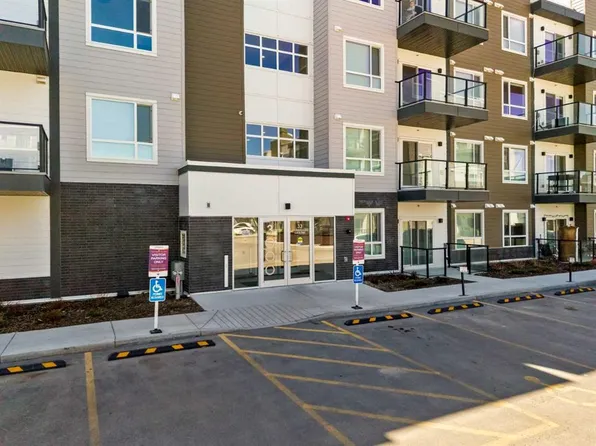 33 N Carringham Gate NW #3403, Calgary, AB T3P 2H6