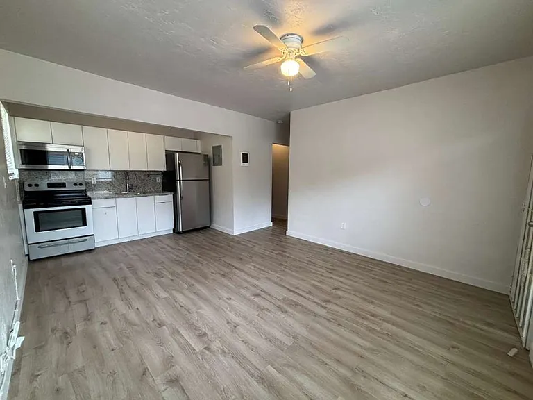381 Sharar Ave — Photo 5