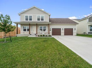 4716 90th St, Urbandale, IA 50322