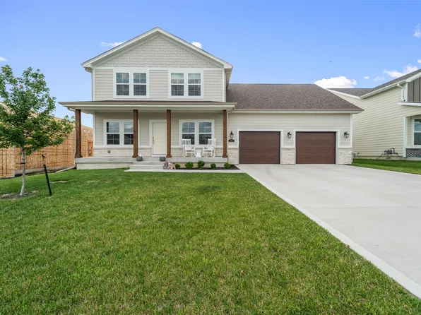 4716 90th St, Urbandale, IA 50322