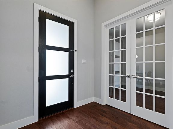 4th image of 2222 Kennedy Dr