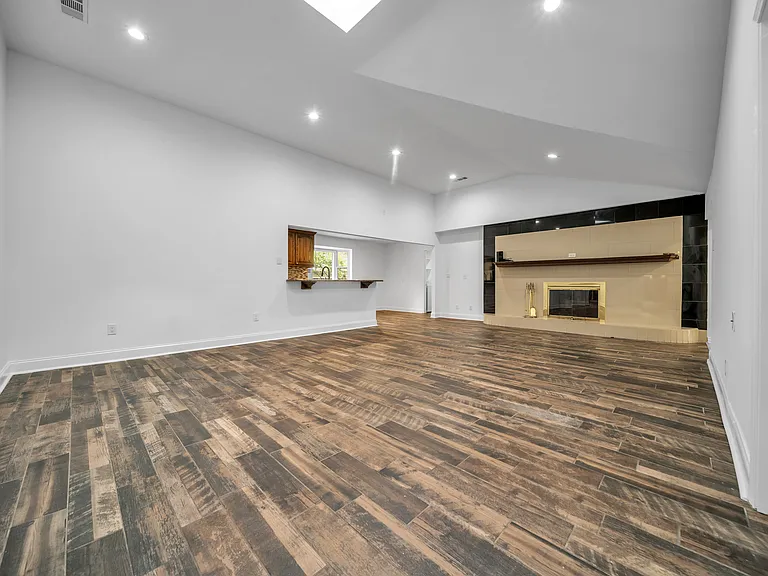 2516 Pinebluff Dr — Photo 3