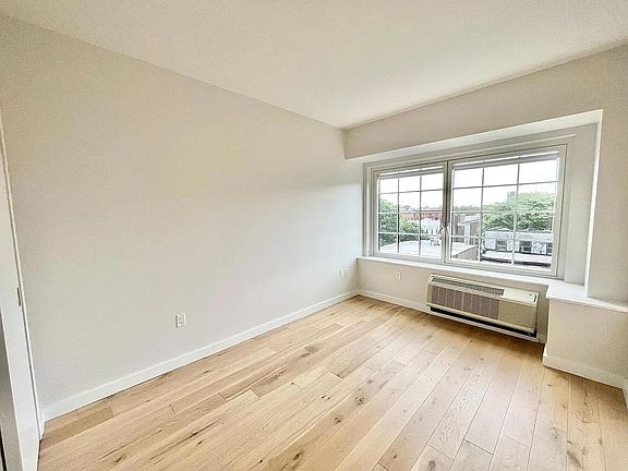 3rd image of 555 Waverly Ave APT 4B