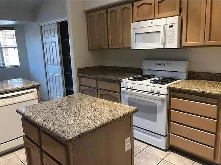 8271 E Lorenzo Ln — Photo 3
