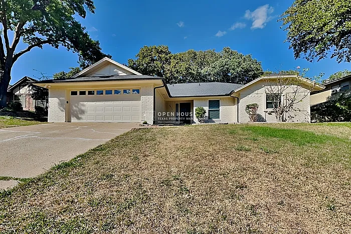 3 bed, 2.5 bath, 2089 sqft, $2,450 — Photo 1