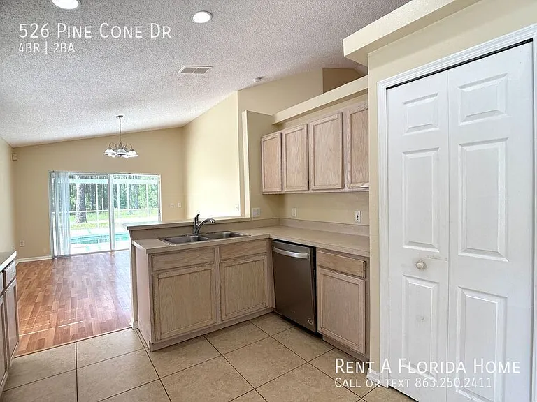 526 Pine Cone Dr — Photo 9