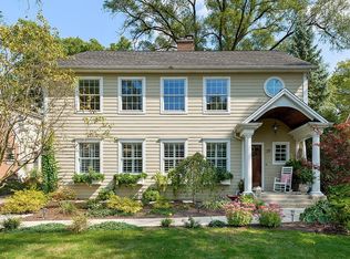 29 Mohawk Dr, Clarendon Hills, IL 60514