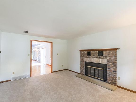 3rd image of 4766 Lilydale Dr