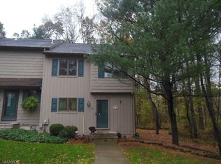 5 Sycamore Ct, High Bridge, NJ 08829