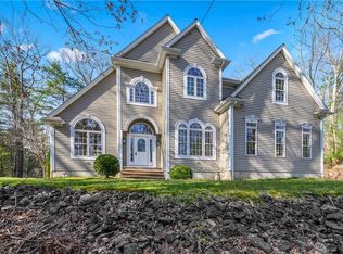 699 Black Plain Rd, North Smithfield, RI 02896