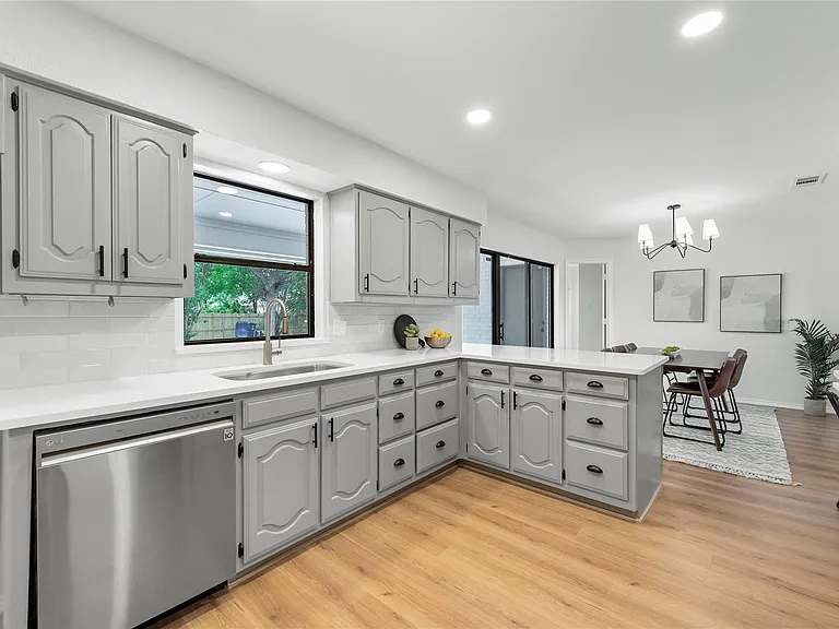 825 Wakefield Dr — Photo 12