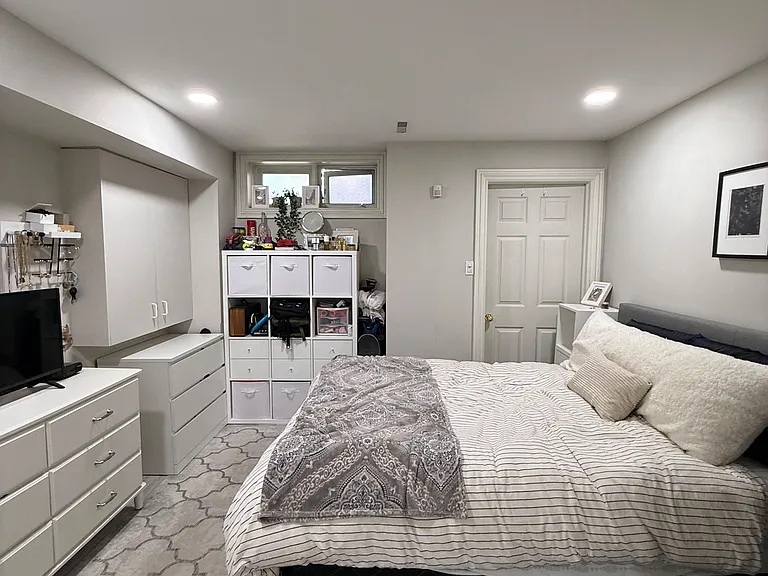 105A Gough Ave #LOWER — Photo 9