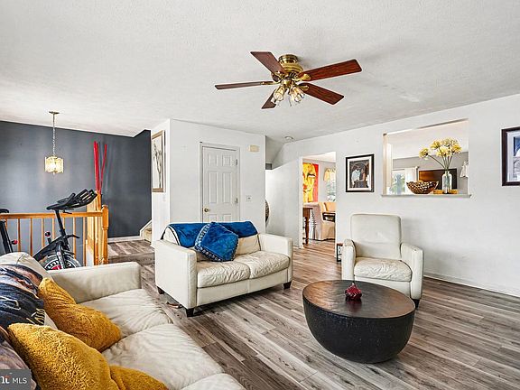 4th image of 16881 Roosevelt Ln
