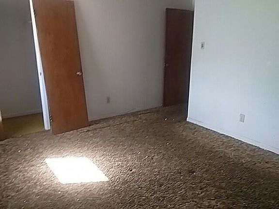 2nd image of 1829 Beaumont St