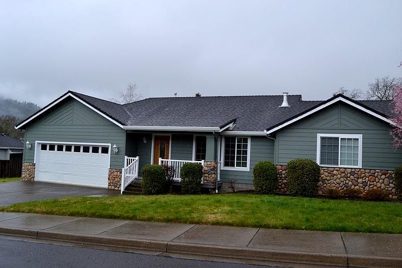 1st image of 409 Cypress Ave