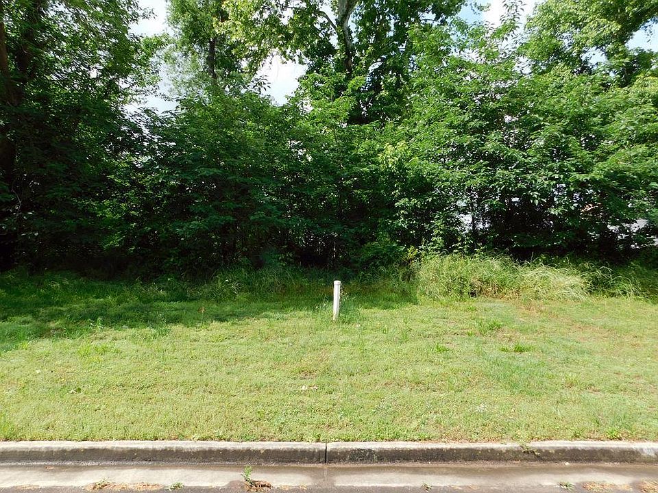1st image of 682 River North Dr