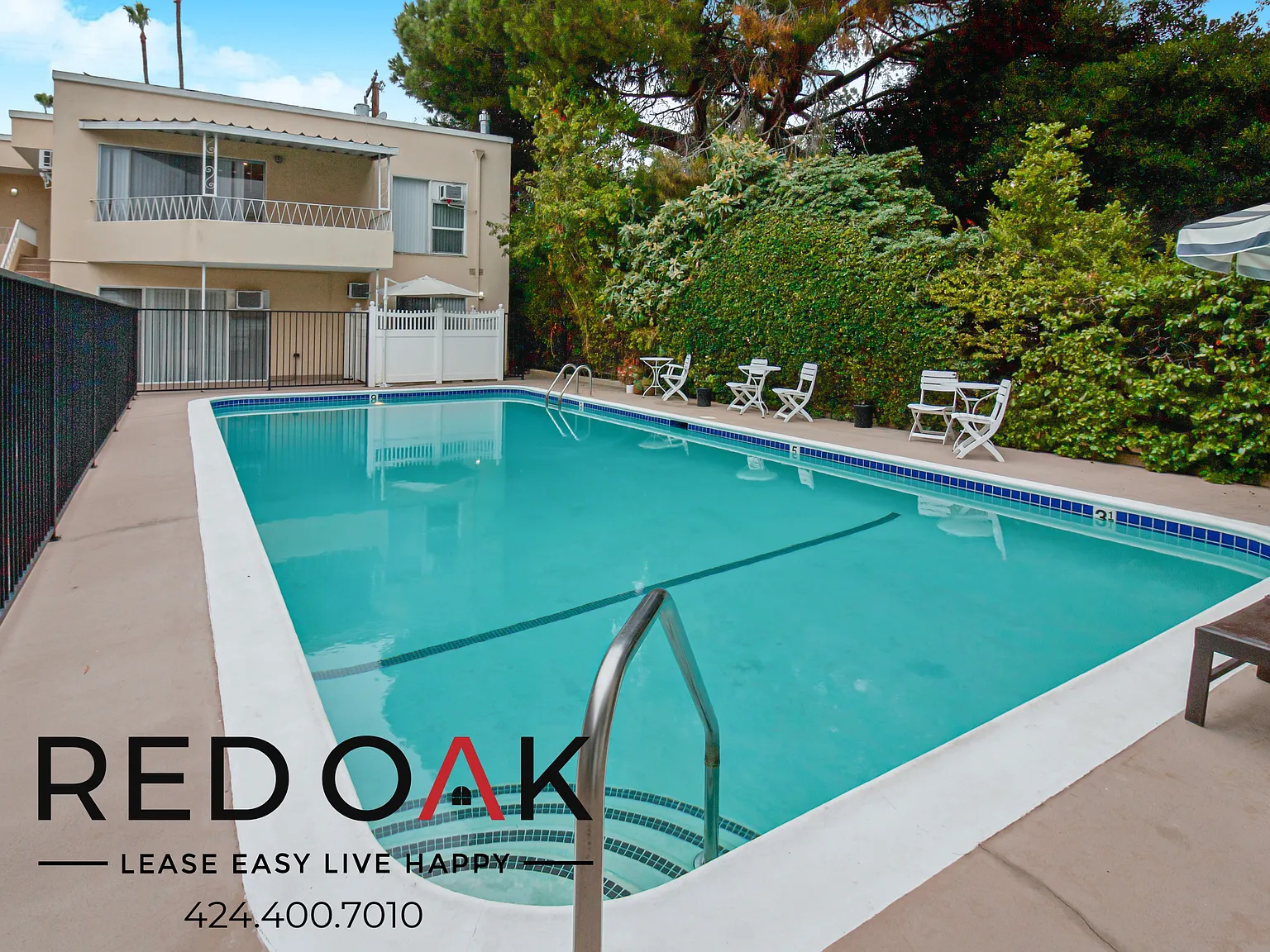 Gorgeous Studio with Contemporary Lighting, Swimming Pool, and Included Parking ~ In Prime West H... — Photo 3