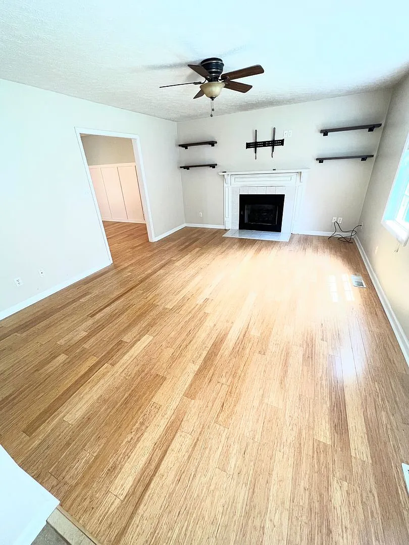 4 Bedroom Home in Lynchburg — Photo 3