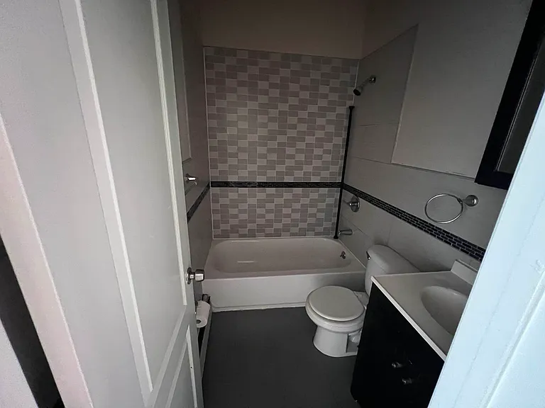 68 Buffalo Ave #3A — Photo 5