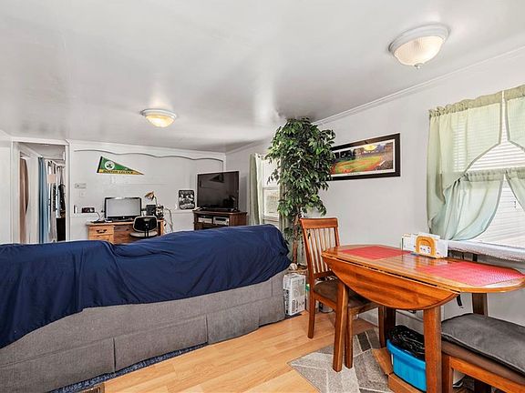 3rd image of 242 Manton St Trailer 9
