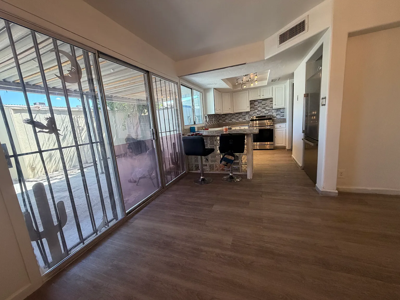 3 bed, 2.5 bath, 1300 sqft, $1,900 — Photo 2