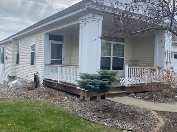 2099 Clover Ct, Chanhassen, MN 55317