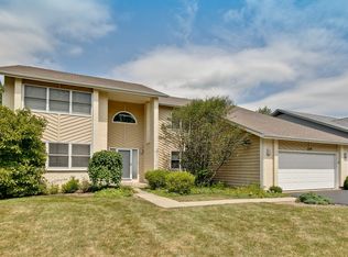 520 Newtown Dr, Buffalo Grove, IL 60089