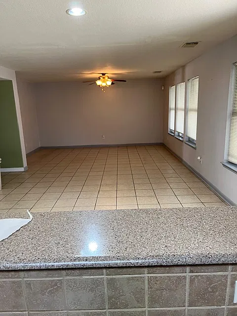5 bed, 3.5 bath, 3194 sqft, $2,600 — Photo 3