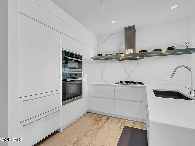 1101 Ocean Ave #1510 — Photo 8